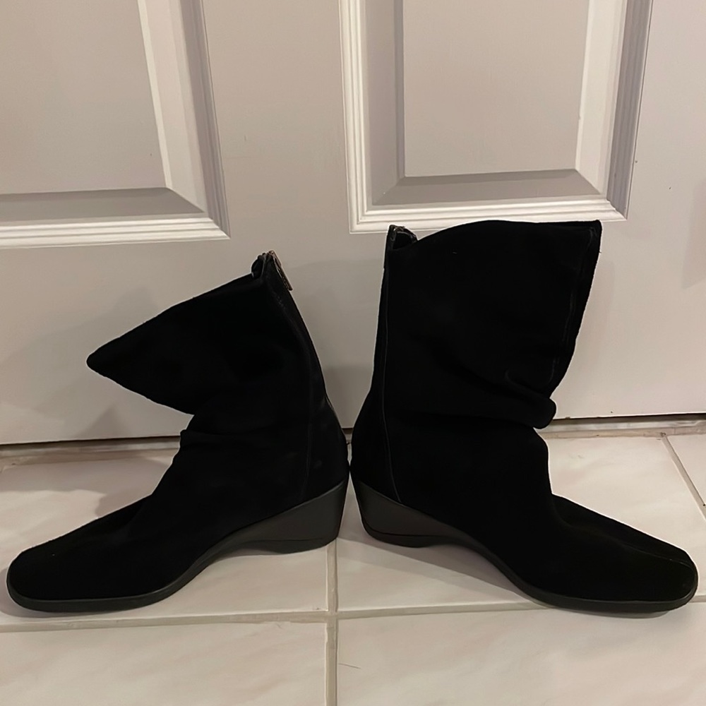 Nine West black suede wedge heel boots 7.5 never worn . Like new